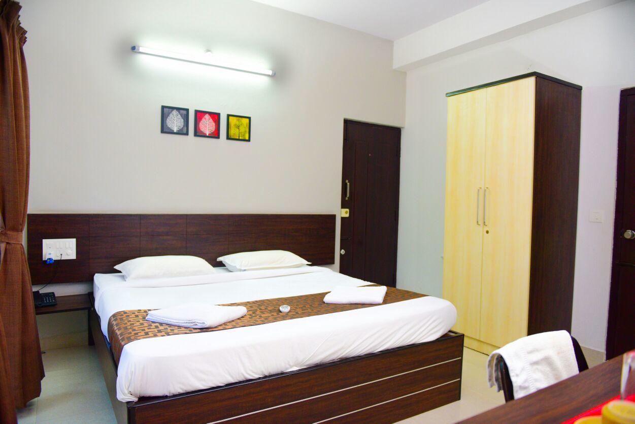 Varsha Enclave- Trinity House Aparthotel Maiçor Exterior foto