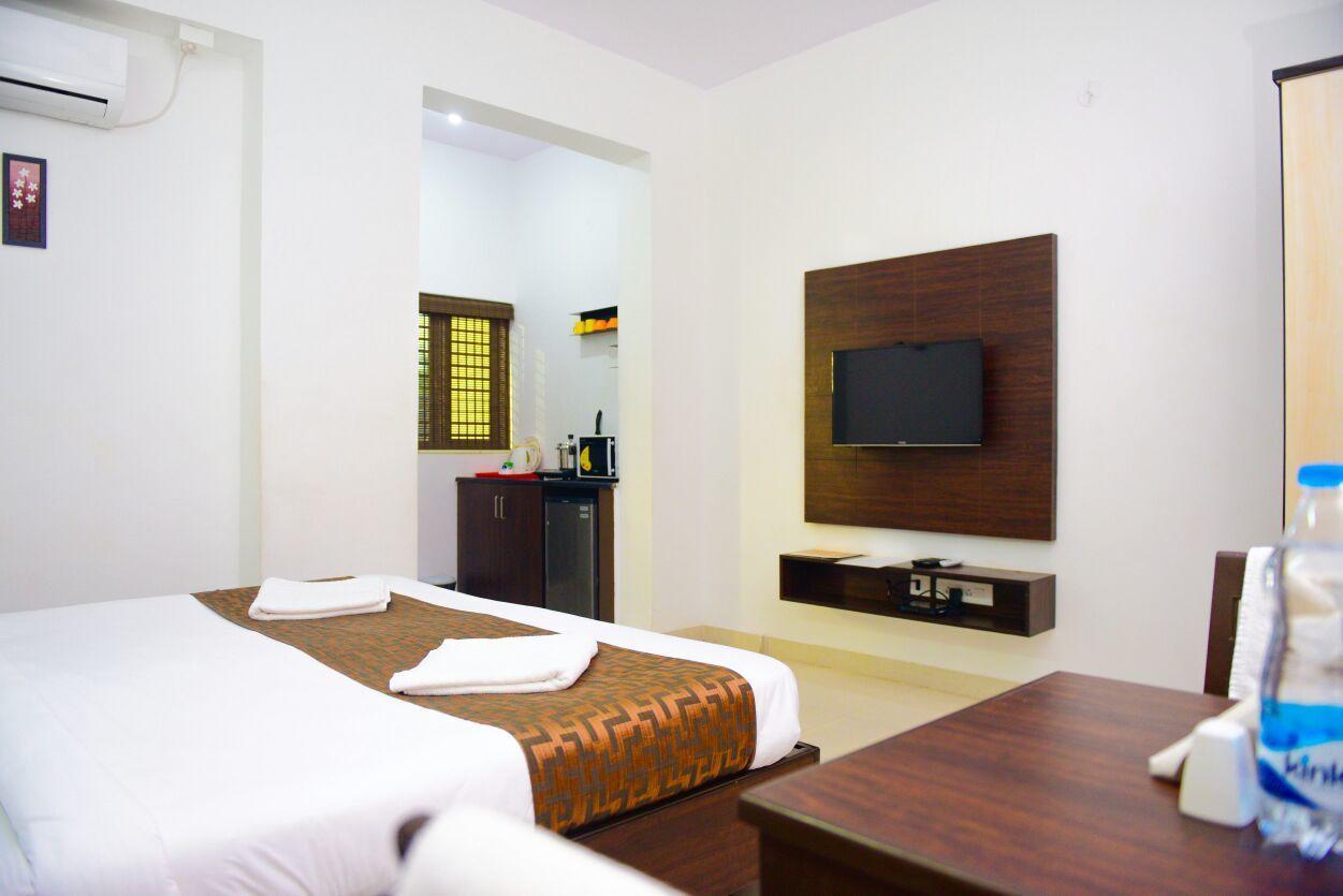 Varsha Enclave- Trinity House Aparthotel Maiçor Exterior foto