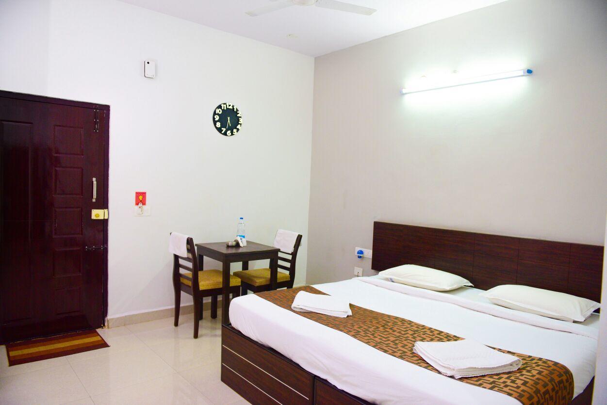 Varsha Enclave- Trinity House Aparthotel Maiçor Exterior foto